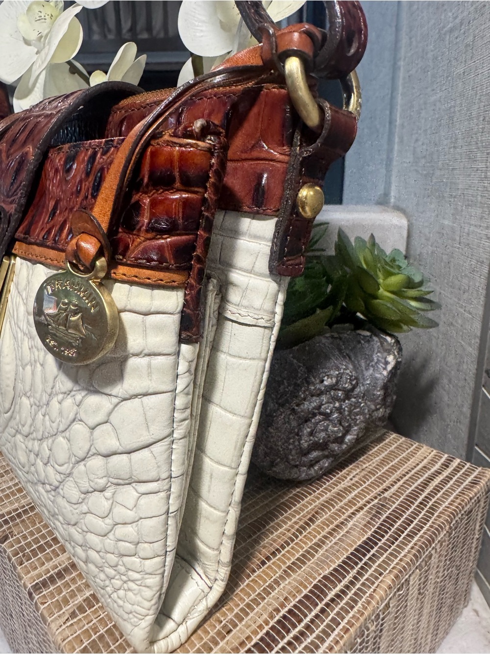 Brahmin Croc-Embossed Crossbody 3 Compartments Middle One w/ Magnetic Closure - Picture 3 of 15